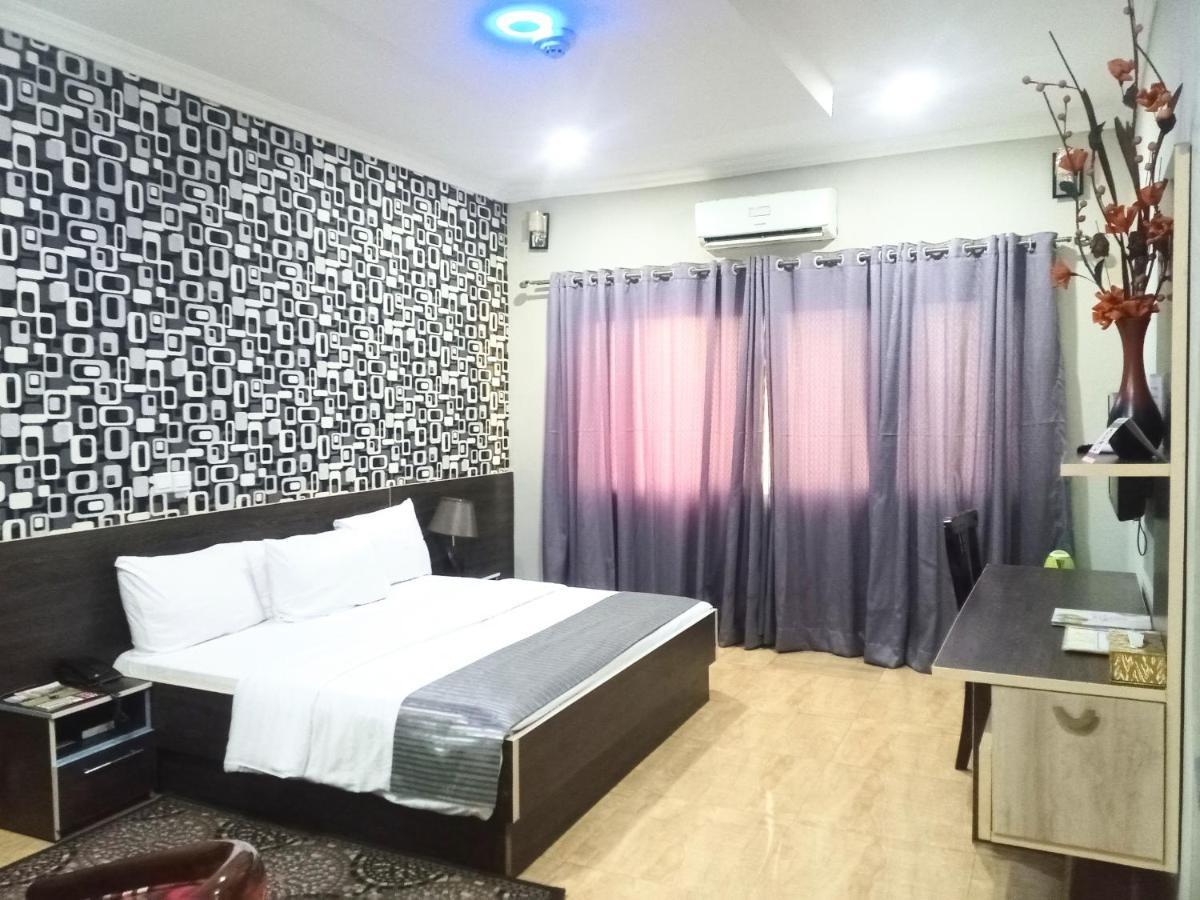Fawzy Hotel Ibadan Exterior photo