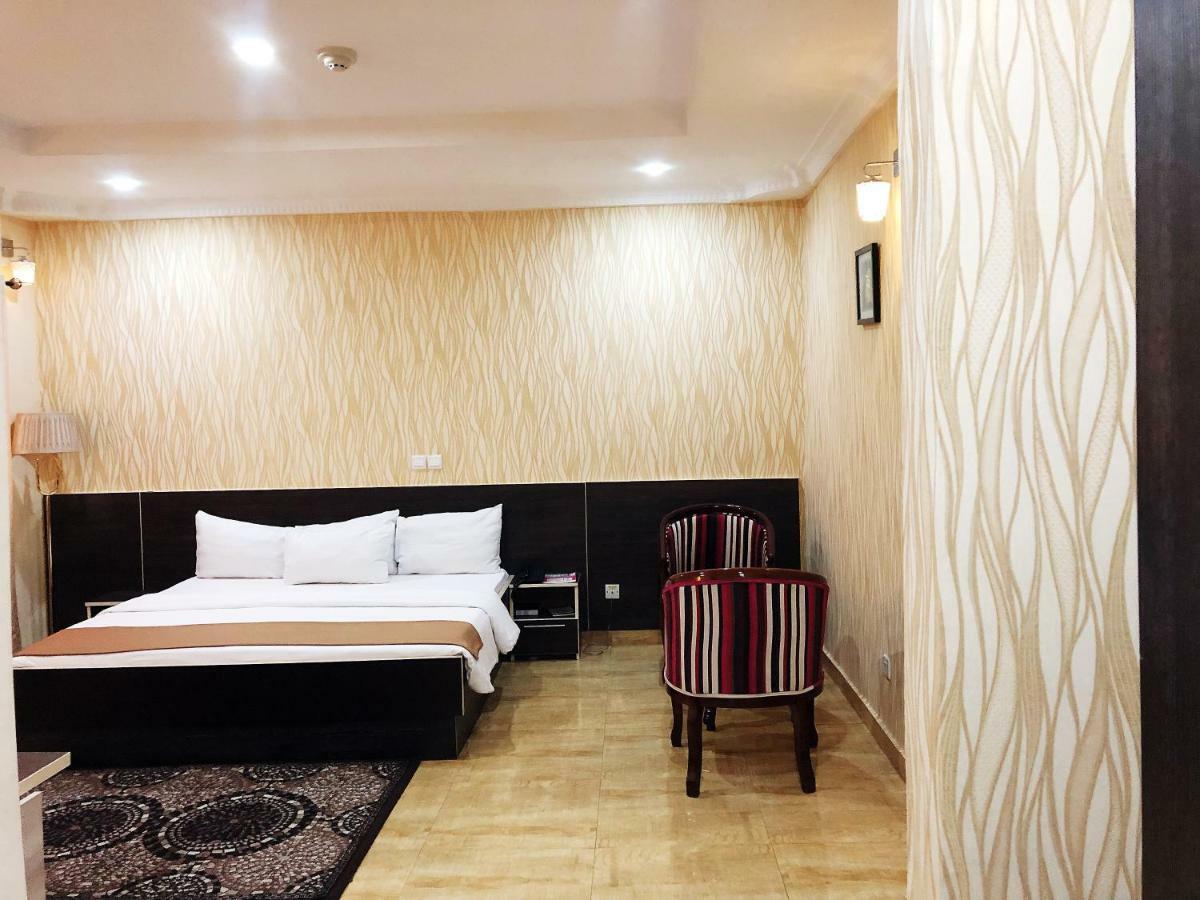 Fawzy Hotel Ibadan Exterior photo