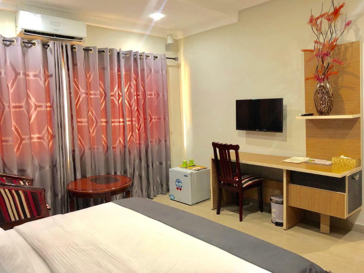 Fawzy Hotel Ibadan Exterior photo